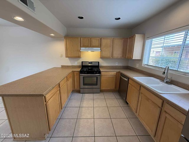 500 N Forgeus Ave Apt 102, Tucson, AZ 85716