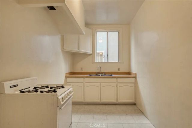 844 W Martin Luther King Jr. Boulevard, Los Angeles, CA 90037