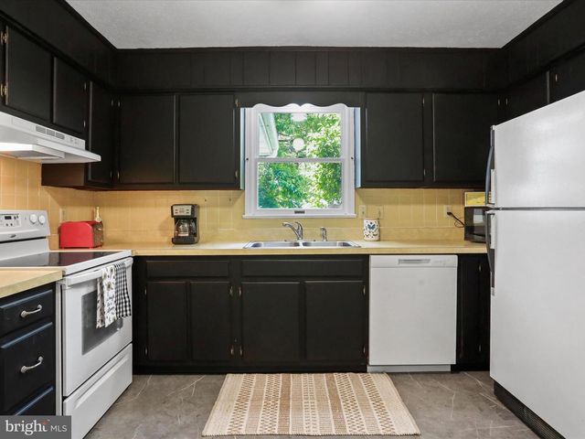 103 MYRIAH DR, Martinsburg, WV 25405