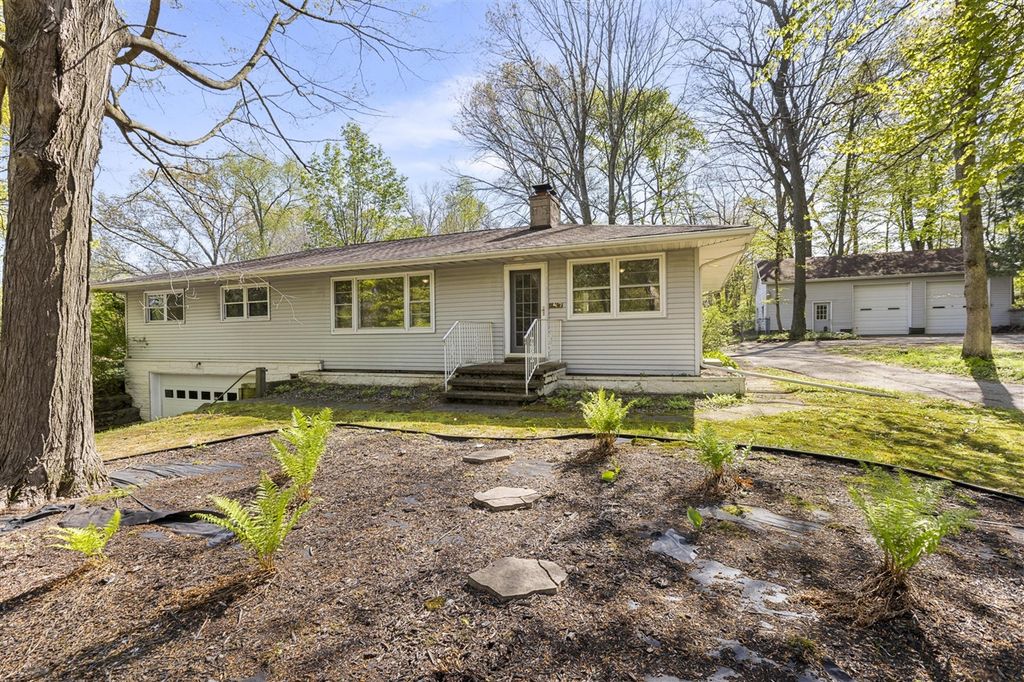 247 Holly Road, Battle Creek, MI 49037