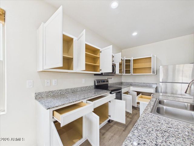 810 W RAYMOND Street, Coolidge, AZ 85128