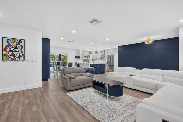 16840 SW 87th Ave, Palmetto Bay, FL 33157