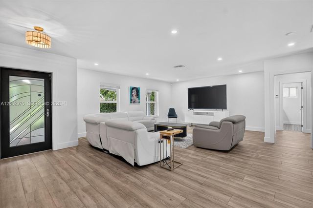 16840 SW 87th Ave, Palmetto Bay, FL 33157