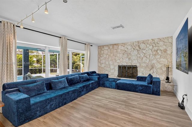 16840 SW 87th Ave, Palmetto Bay, FL 33157