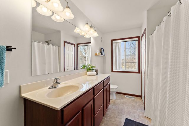 15672 Emerald Drive N 4, Hugo, MN 55038