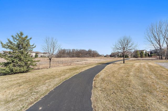 15672 Emerald Drive N 4, Hugo, MN 55038