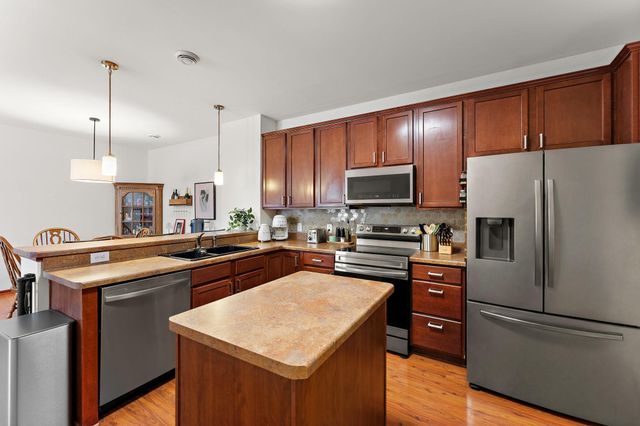 15672 Emerald Drive N 4, Hugo, MN 55038