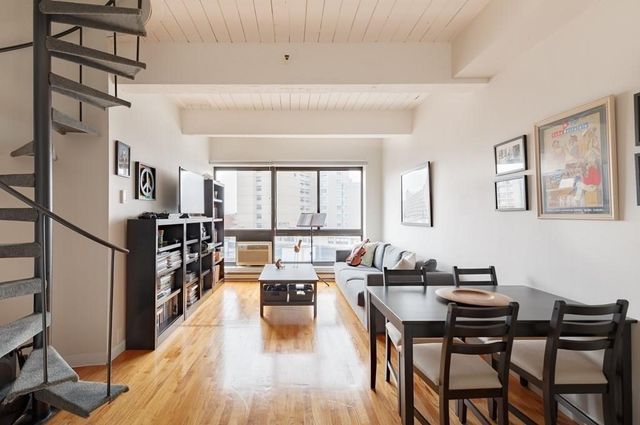 12 Stoneholm St 616, Boston, MA 02115