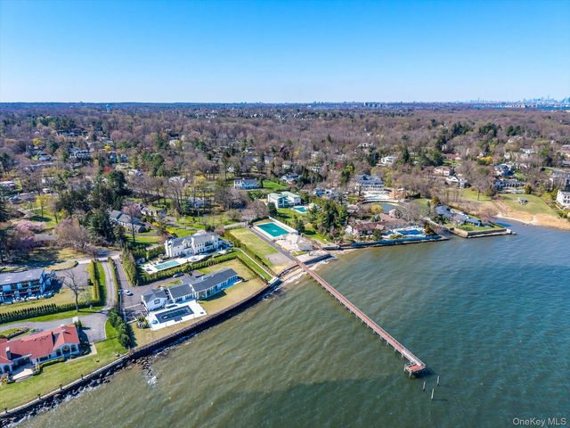 33 Harbour Road, Great Neck, NY 11024