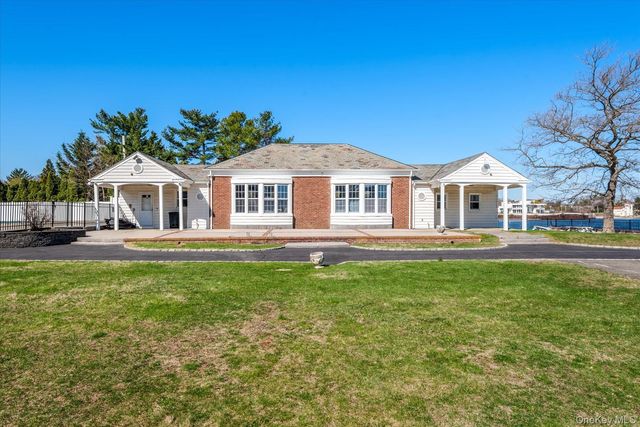 33 Harbour Road, Great Neck, NY 11024