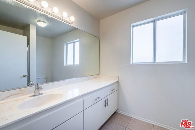 14816 Friar Street 102, Van Nuys (los Angeles), CA 91411