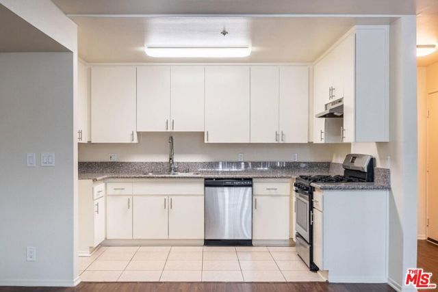 14816 Friar Street 102, Van Nuys (los Angeles), CA 91411