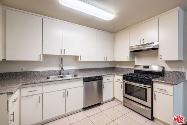 14816 Friar Street 102, Van Nuys (los Angeles), CA 91411