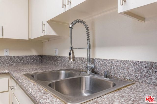 14816 Friar Street 102, Van Nuys (los Angeles), CA 91411