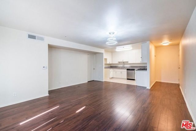 14816 Friar Street 102, Van Nuys (los Angeles), CA 91411
