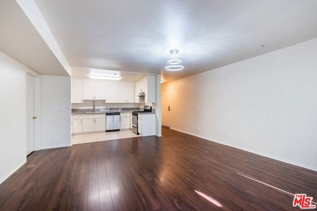 14816 Friar Street 102, Van Nuys (los Angeles), CA 91411