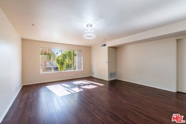 14816 Friar Street 102, Van Nuys (los Angeles), CA 91411