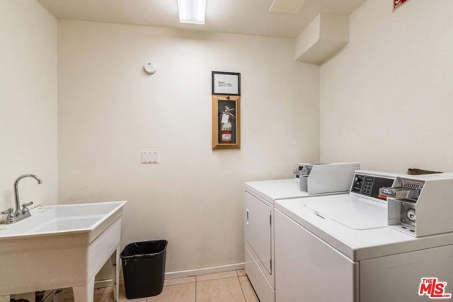 14816 Friar Street 102, Van Nuys (los Angeles), CA 91411