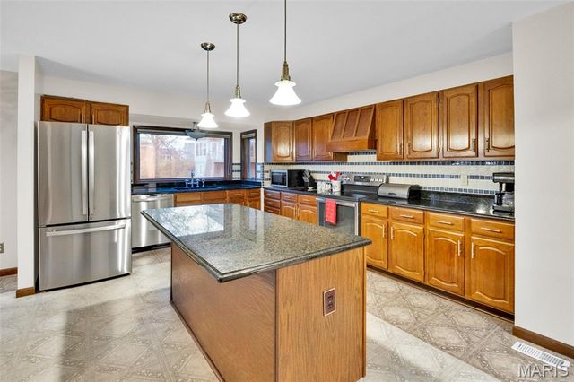 15142 Highcroft Drive Drive, Chesterfield, MO 63017