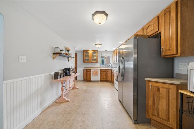 371 Niagara Dr, Irwin, PA 15642