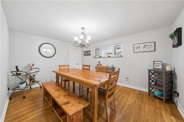 371 Niagara Dr, Irwin, PA 15642