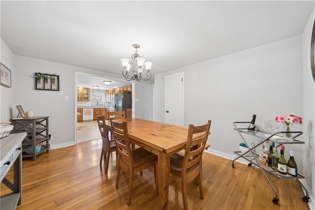 371 Niagara Dr, Irwin, PA 15642