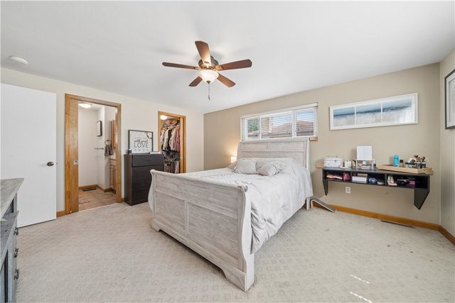 371 Niagara Dr, Irwin, PA 15642