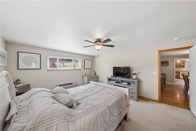371 Niagara Dr, Irwin, PA 15642