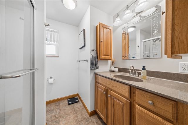 371 Niagara Dr, Irwin, PA 15642