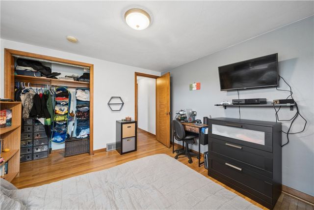 371 Niagara Dr, Irwin, PA 15642