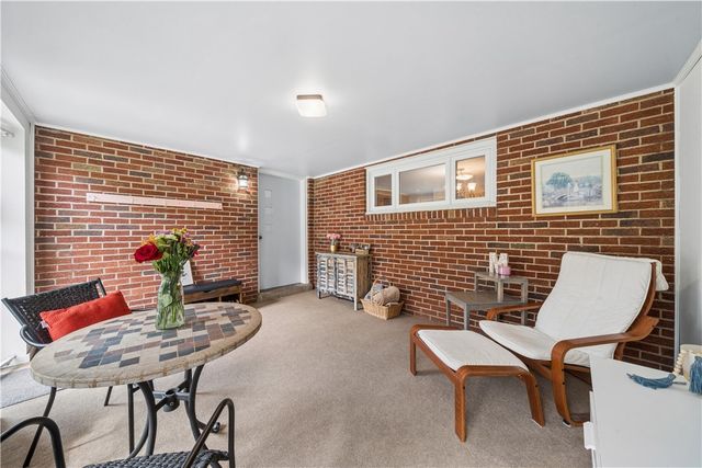 371 Niagara Dr, Irwin, PA 15642