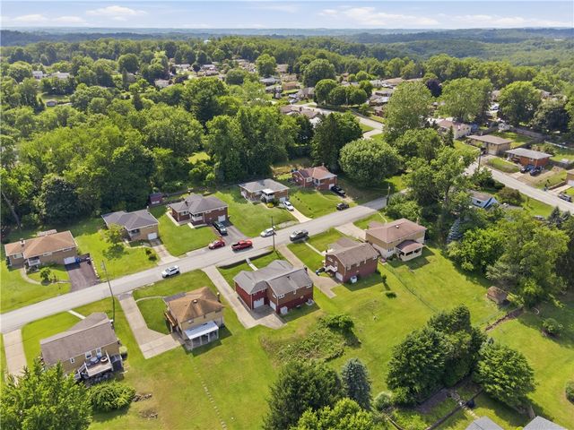 371 Niagara Dr, Irwin, PA 15642