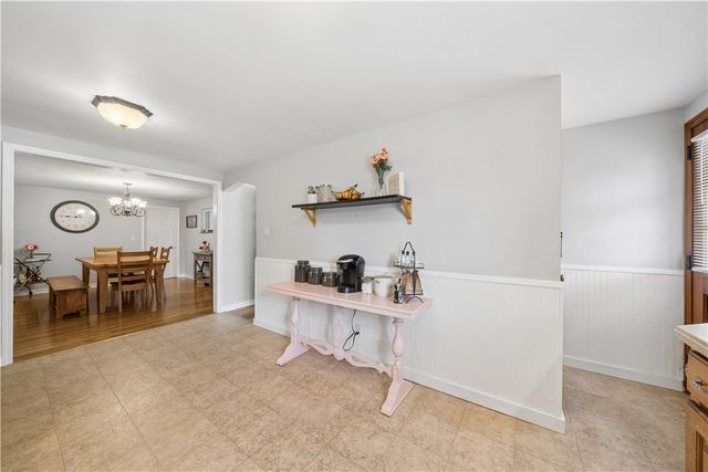 371 Niagara Dr, Irwin, PA 15642