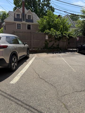 1575 Beacon St 3R, Brookline, MA 02446