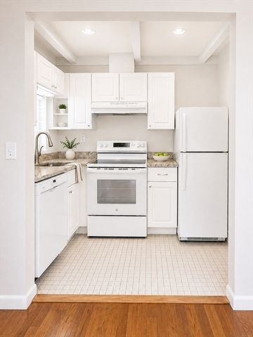 1575 Beacon St 3R, Brookline, MA 02446