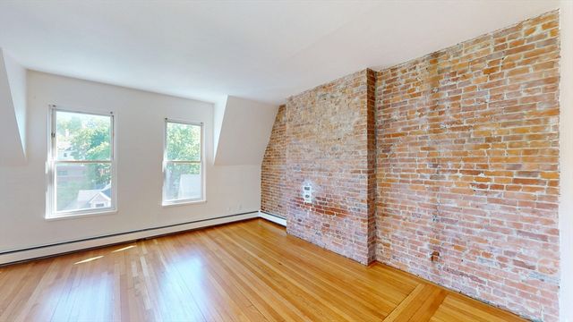 1575 Beacon St 3R, Brookline, MA 02446