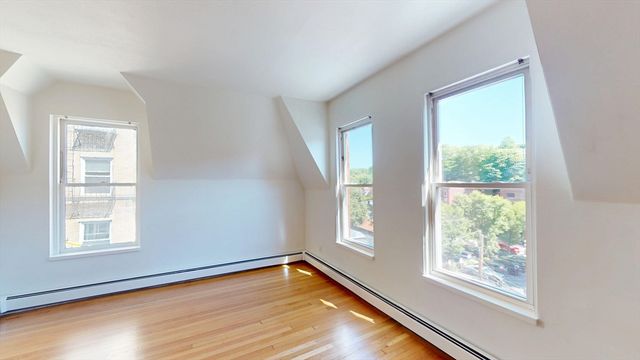 1575 Beacon St 3R, Brookline, MA 02446