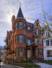 1575 Beacon St 3R, Brookline, MA 02446