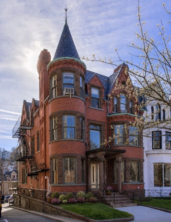 1575 Beacon St 3R, Brookline, MA 02446