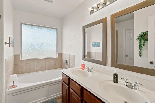 537 Roadrunner Ave, New Braunfels, TX 78130