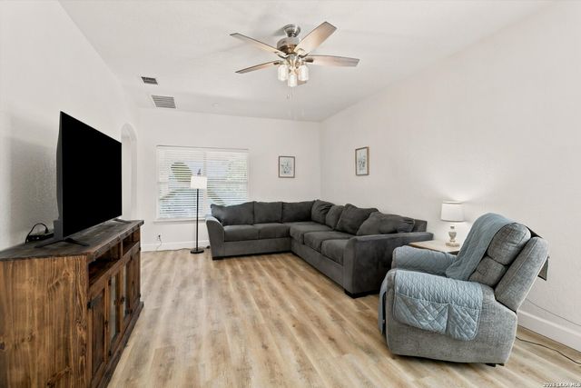 537 Roadrunner Ave, New Braunfels, TX 78130
