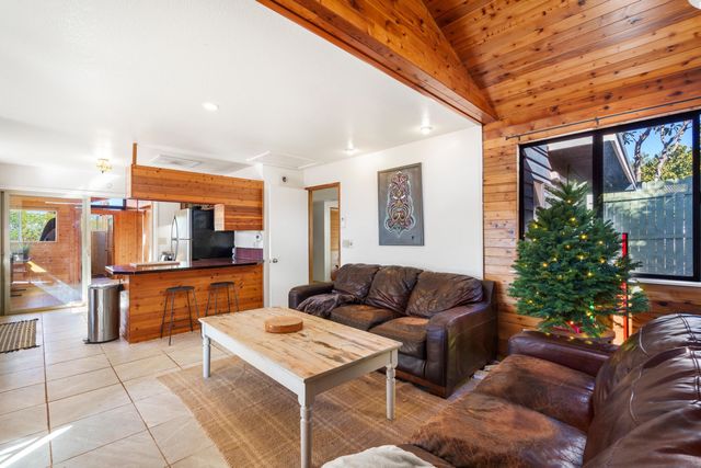 2846 Omaopio Rd, Kula, HI 96790