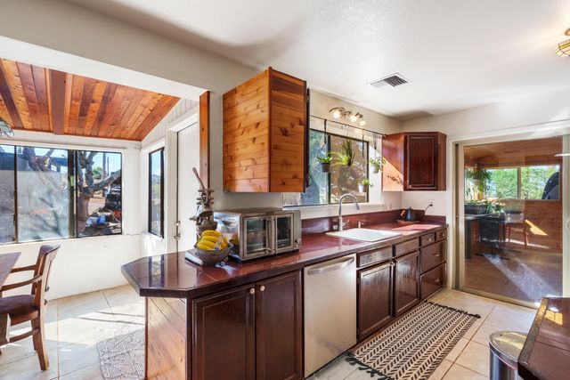 2846 Omaopio Rd, Kula, HI 96790