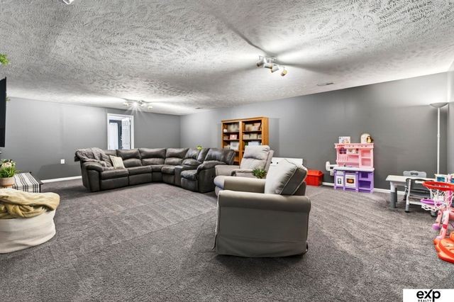 17212 Morgan Avenue, Gretna, NE 68028