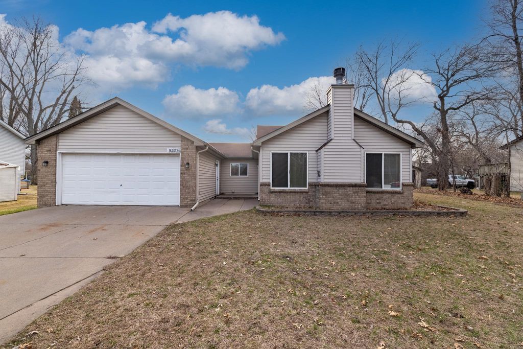 9234 Flanders Street NE, Blaine, MN 55449