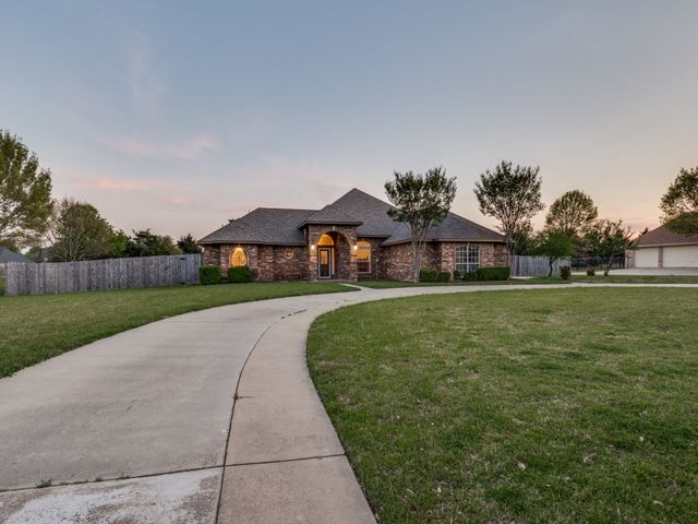 8640 Glen Eagles Drive, Red Oak, TX 75154