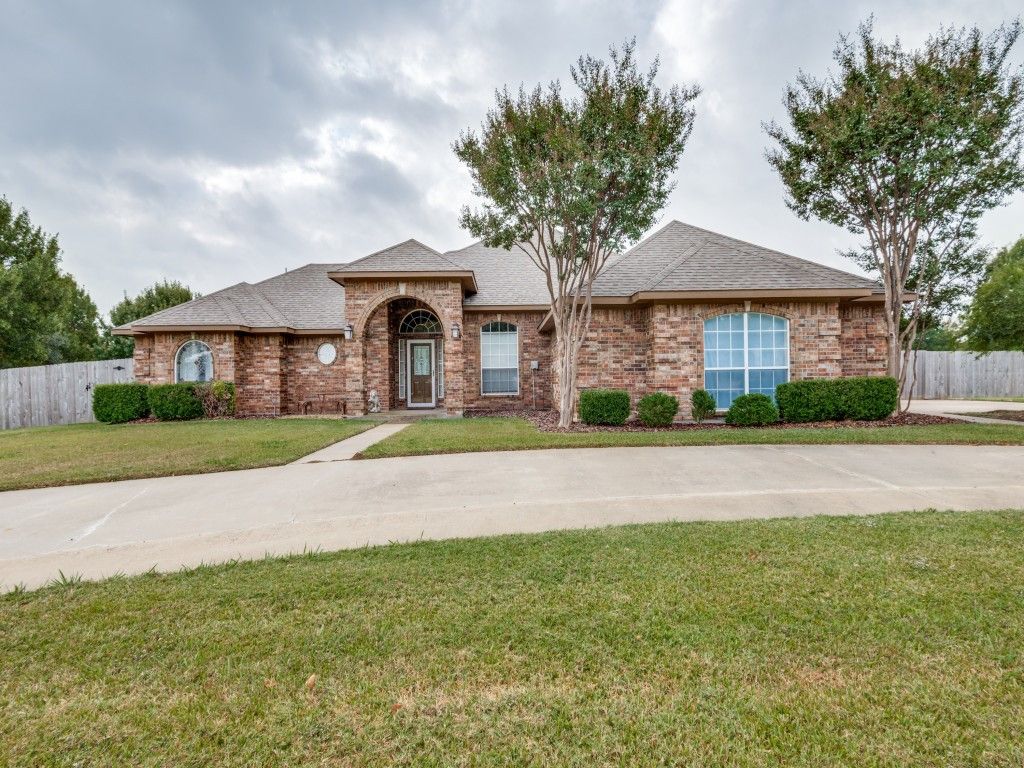 8640 Glen Eagles Drive, Red Oak, TX 75154