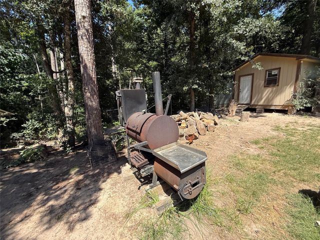 285 County Road 2221, Cleveland, TX 77327