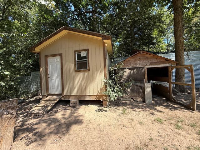 285 County Road 2221, Cleveland, TX 77327