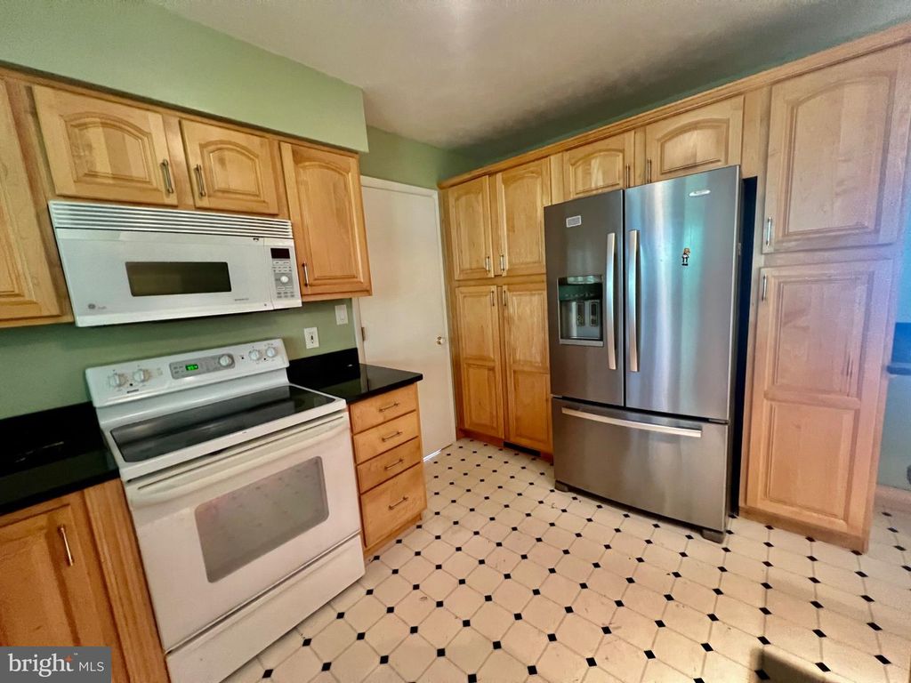 120 MORNINGSIDE DR, TRENTON, NJ 08618 — photo 3
